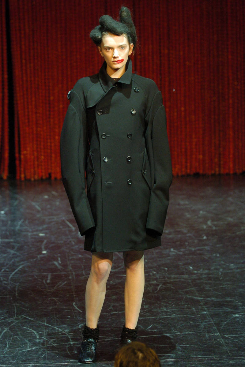 Comme des Garçons fashion show for Autumn/Winter 2004