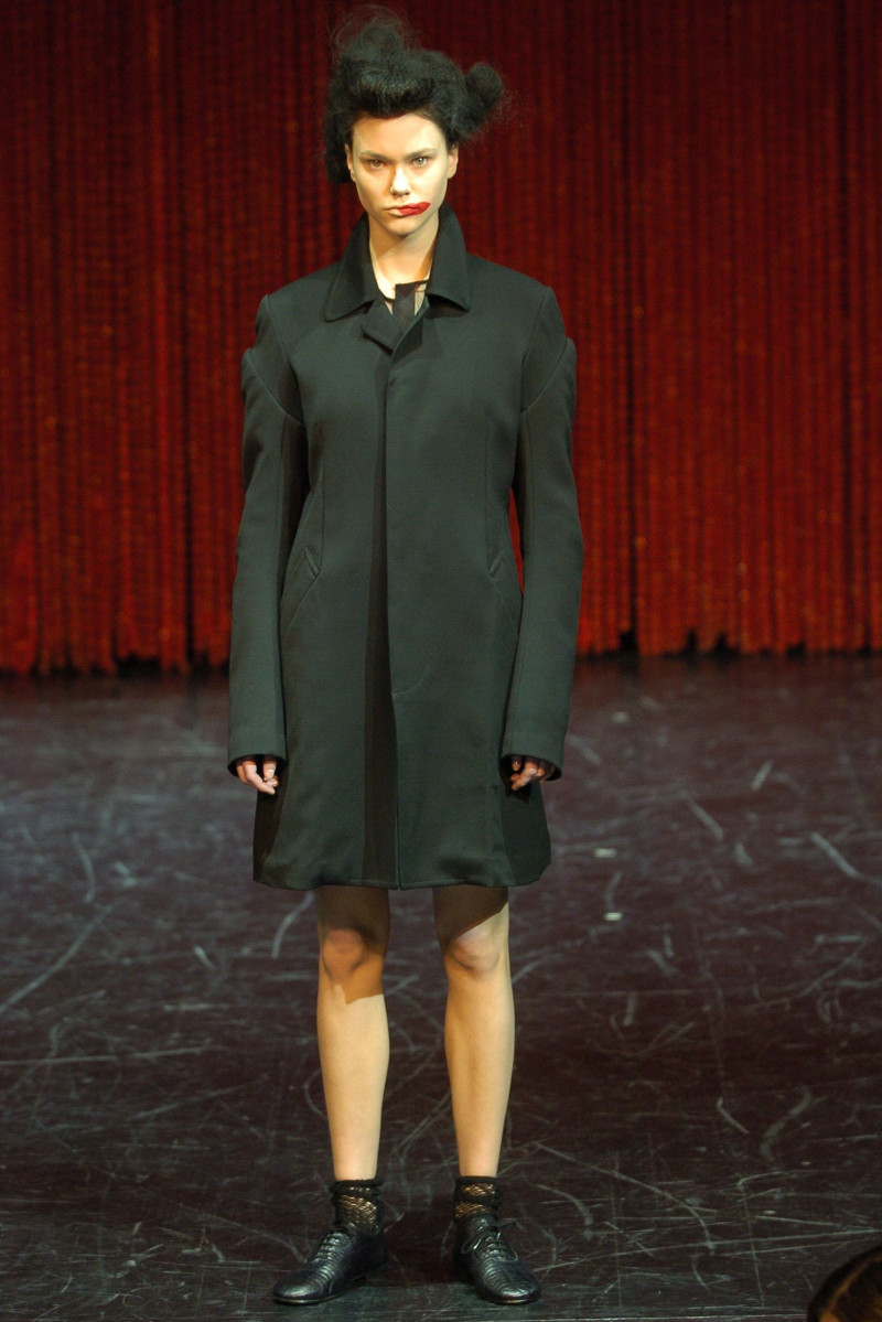 Comme des Garçons fashion show for Autumn/Winter 2004