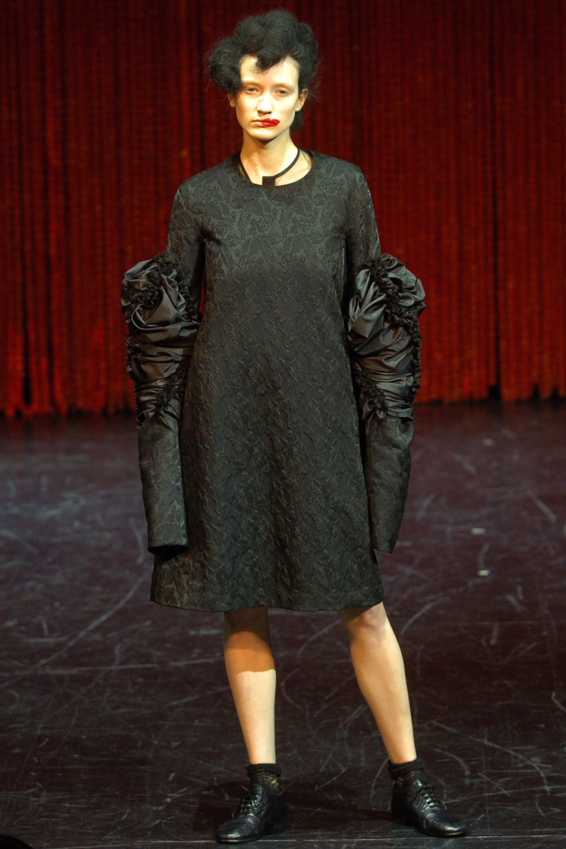 Comme des Garçons fashion show for Autumn/Winter 2004