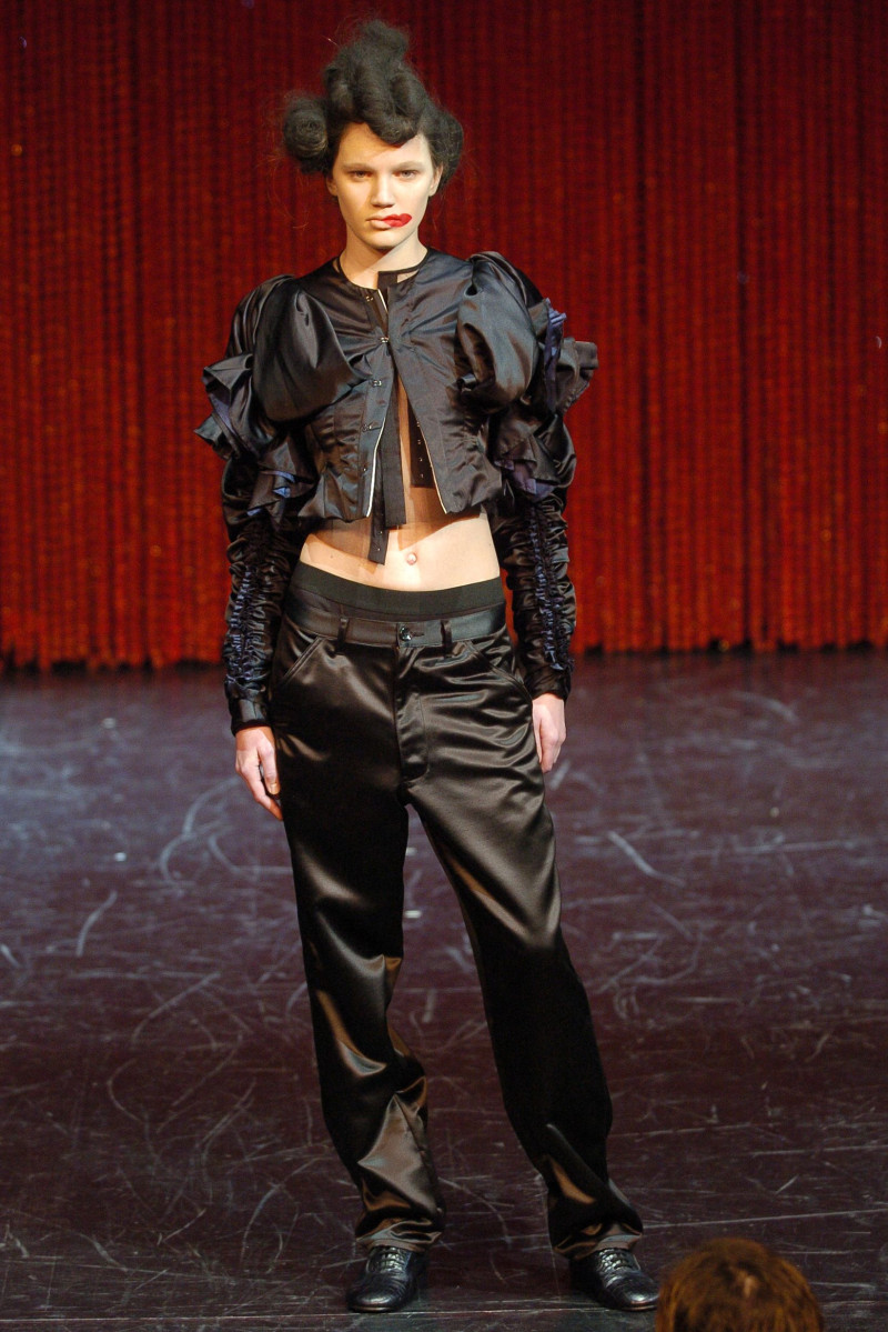 Comme des Garçons fashion show for Autumn/Winter 2004