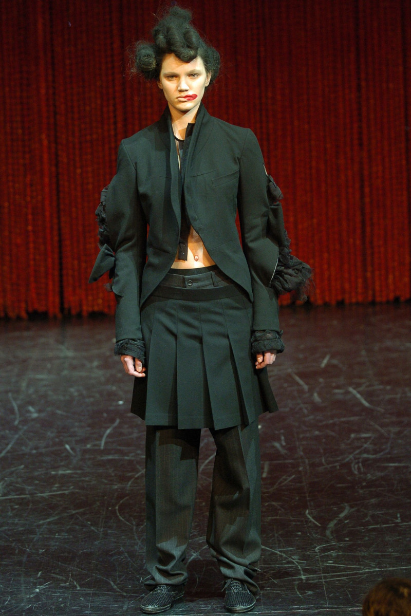 Comme des Garçons fashion show for Autumn/Winter 2004