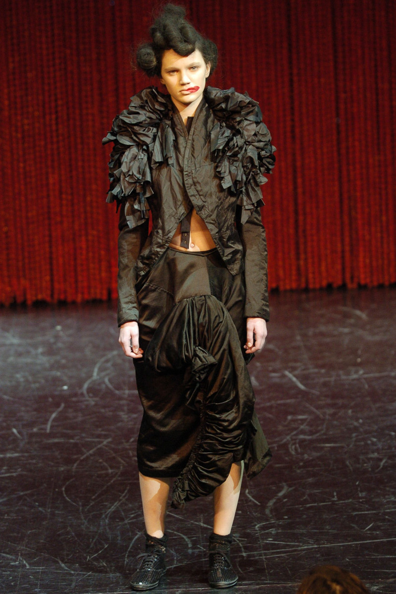 Comme des Garçons fashion show for Autumn/Winter 2004