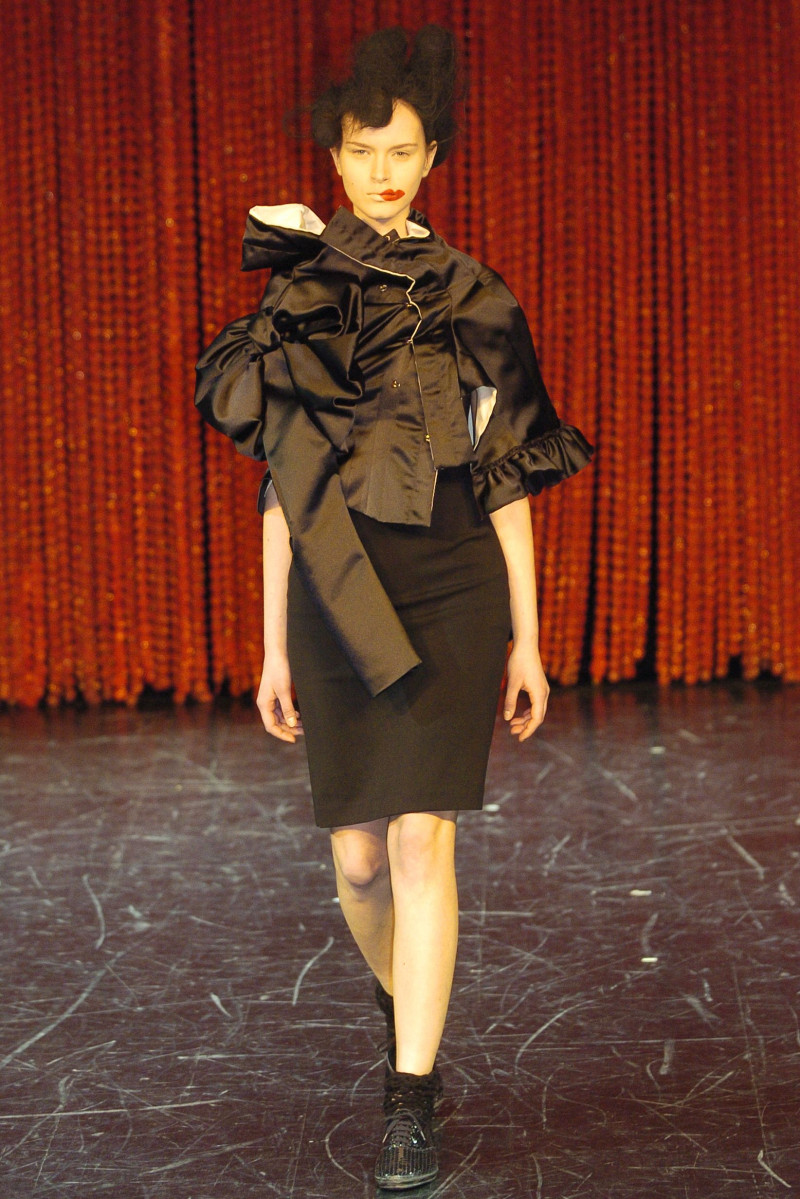 Comme des Garçons fashion show for Autumn/Winter 2004