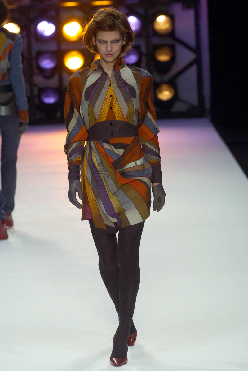 Jonathan Saunders fashion show for Autumn/Winter 2004