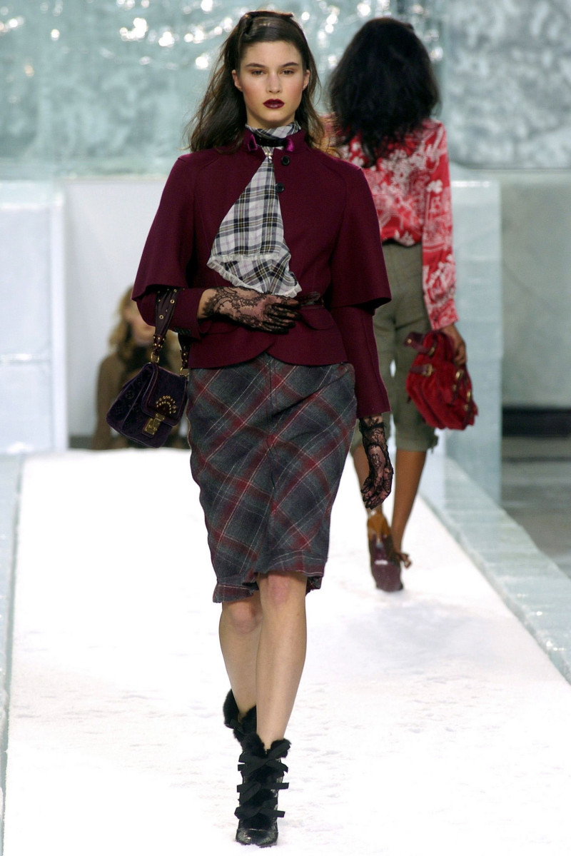 Louis Vuitton fashion show for Autumn/Winter 2004