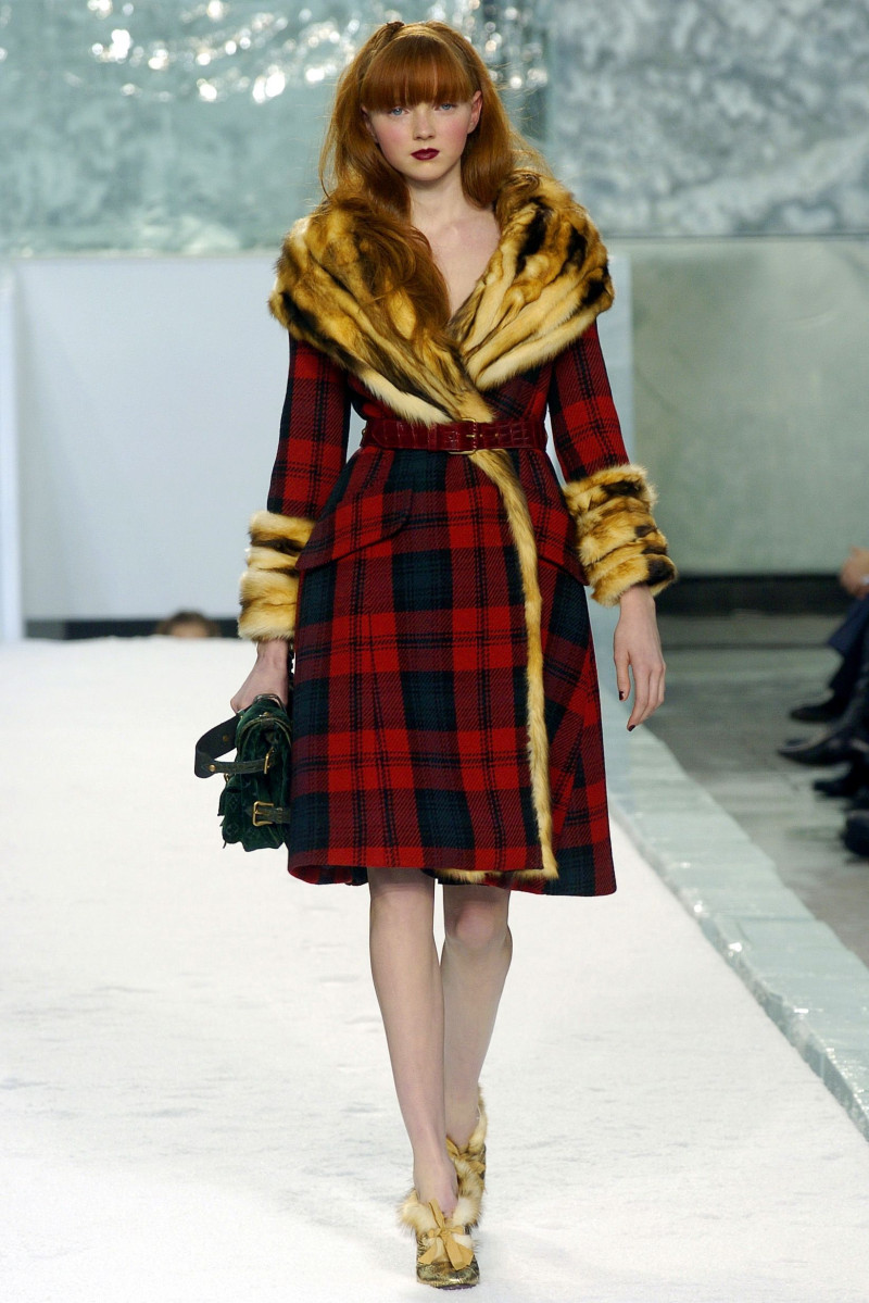 Louis Vuitton fashion show for Autumn/Winter 2004