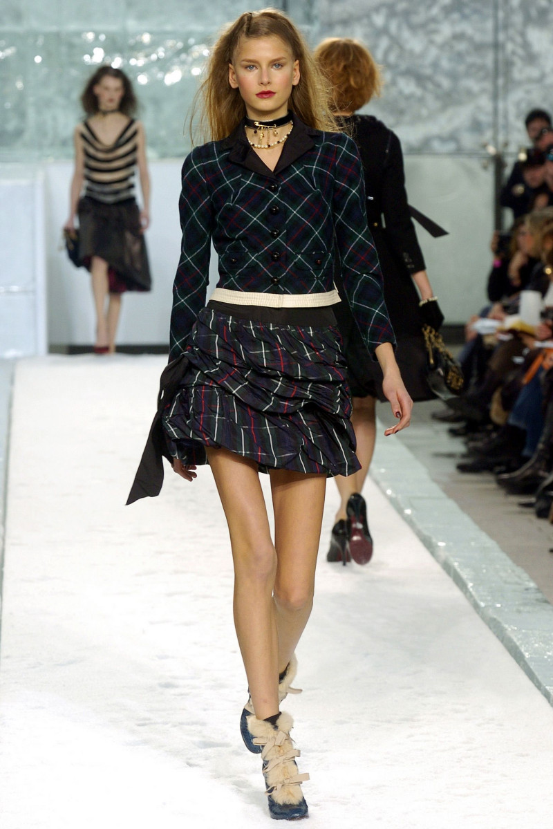 Louis Vuitton fashion show for Autumn/Winter 2004