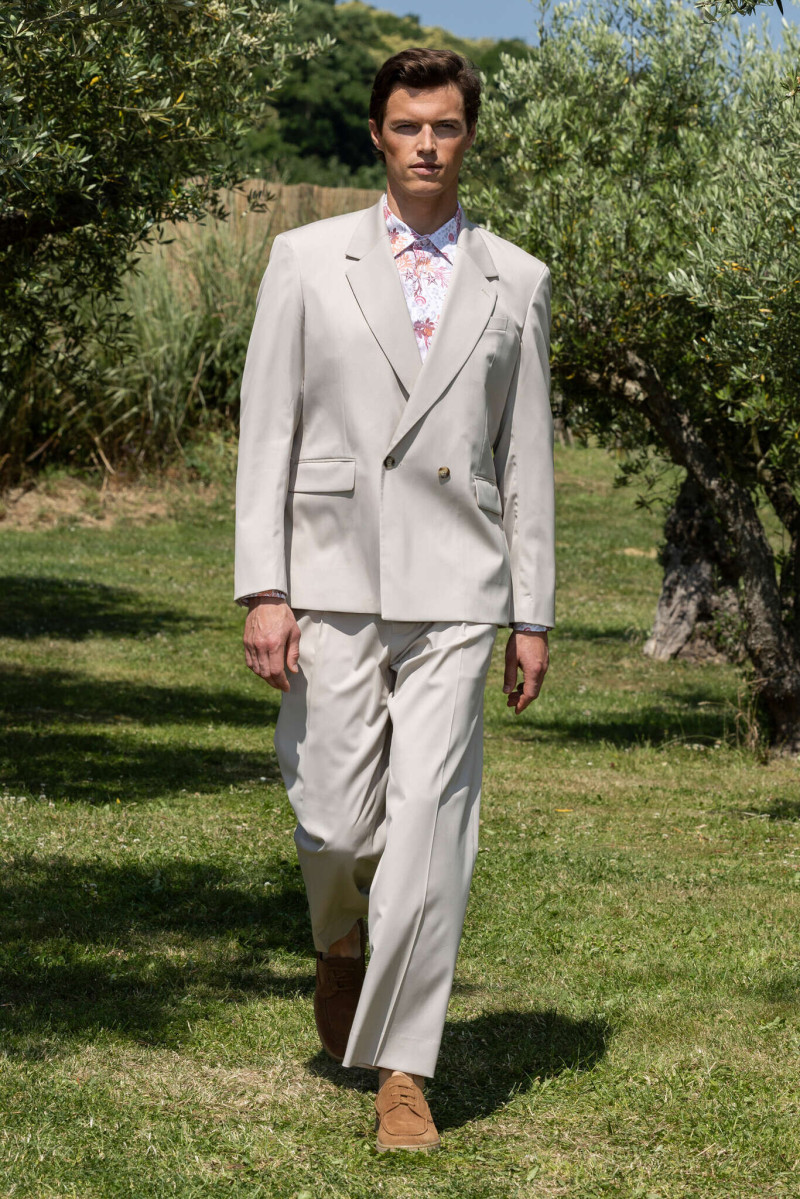 Emanuel Ungaro fashion show for Spring/Summer 2026