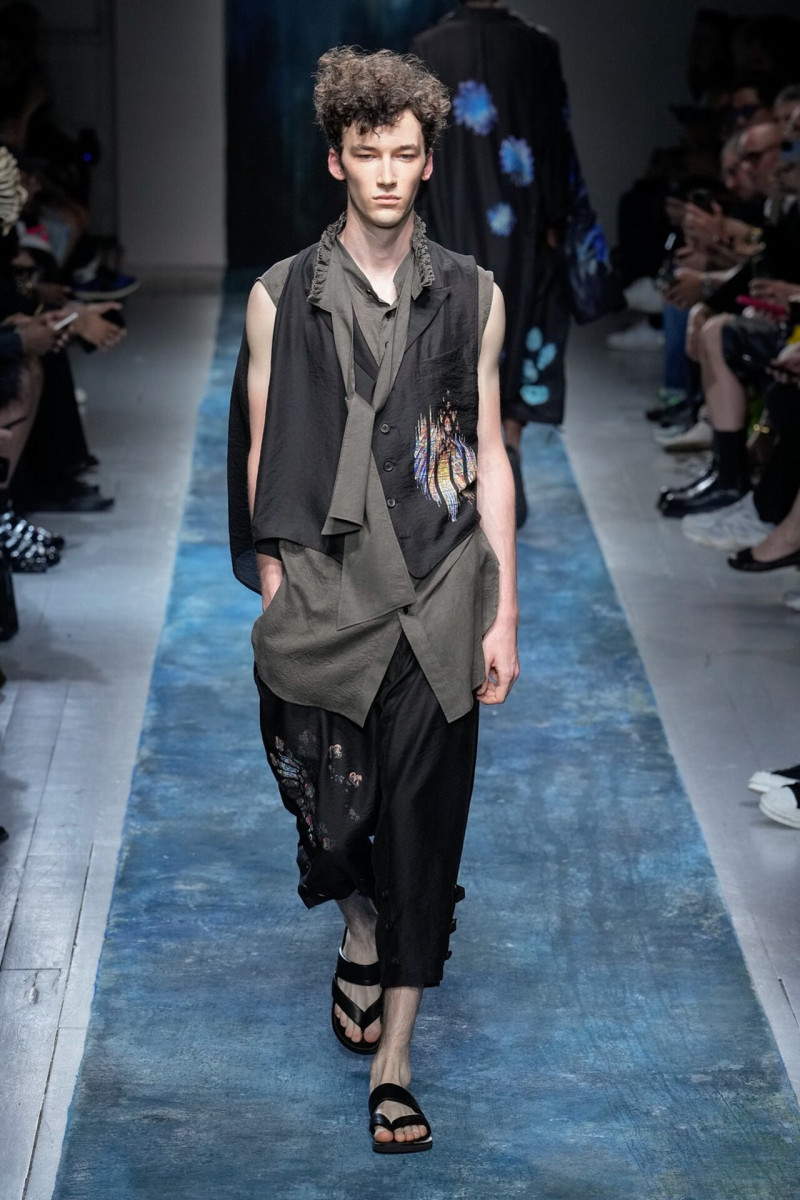 Yohji Yamamoto fashion show for Spring/Summer 2026