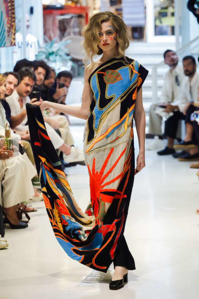 Handred fashion show for Autumn/Winter 2025