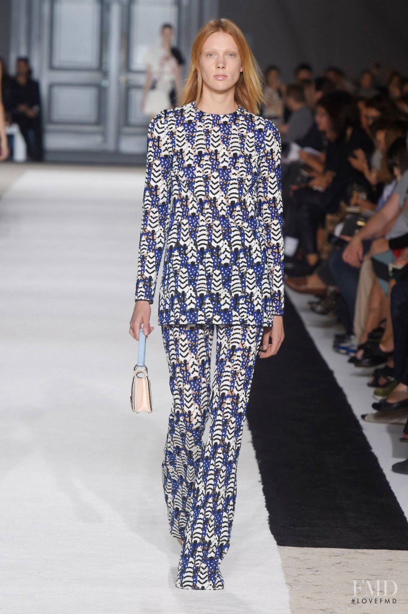 Annely Bouma featured in  the Giambattista Valli fashion show for Spring/Summer 2015