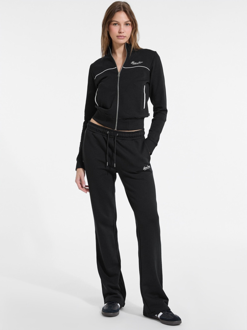 Daria Mikolajczak featured in  the Guess catalogue for Pre-Fall 2025