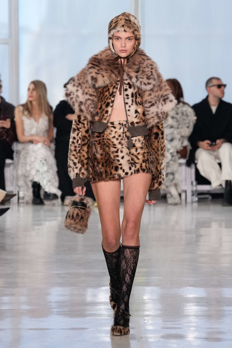 Aknvas fashion show for Autumn/Winter 2025