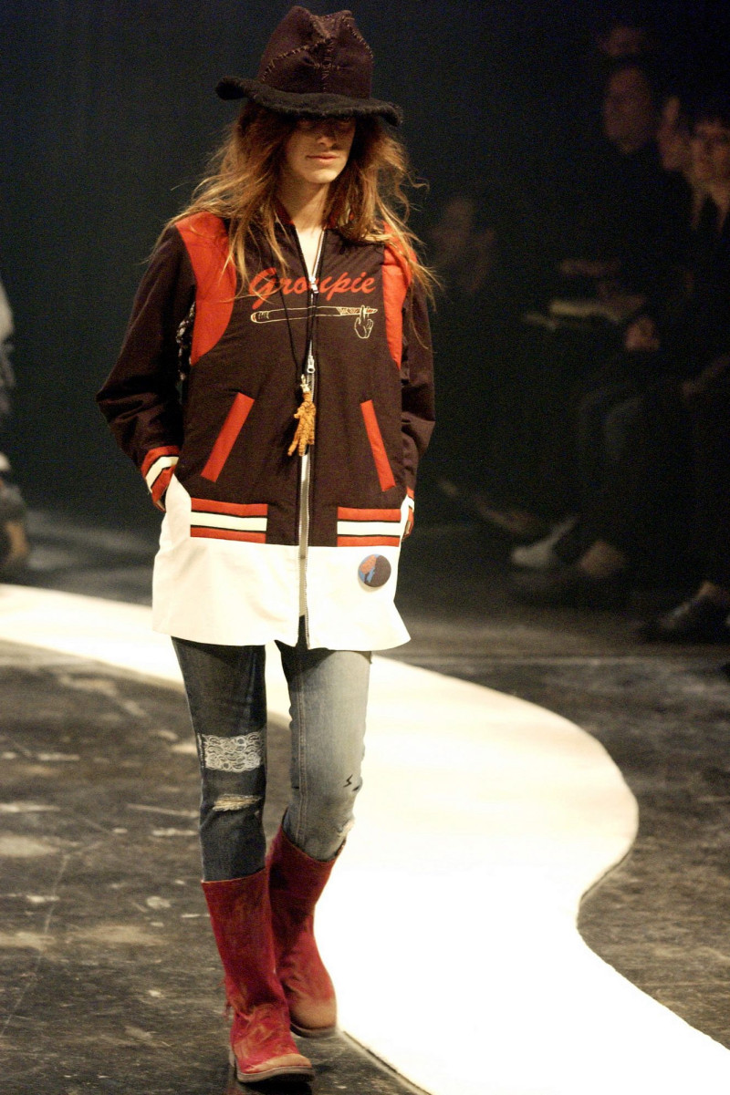 Undercover fashion show for Autumn/Winter 2004