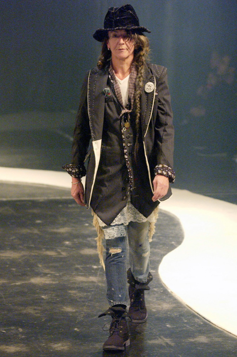 Undercover fashion show for Autumn/Winter 2004