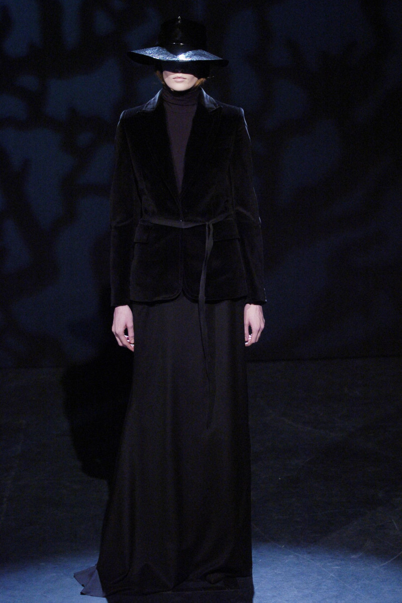 Veronique Branquinho fashion show for Autumn/Winter 2004