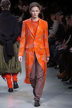 Y\'s by Yohji Yamamoto fashion show for Autumn/Winter 2004