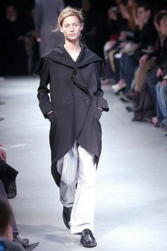 Y\'s by Yohji Yamamoto fashion show for Autumn/Winter 2004