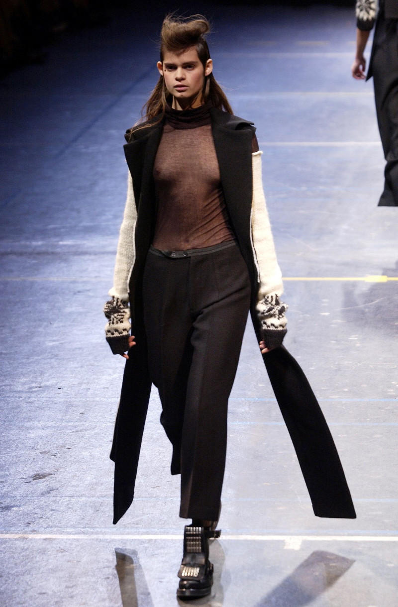 Yohji Yamamoto fashion show for Autumn/Winter 2004