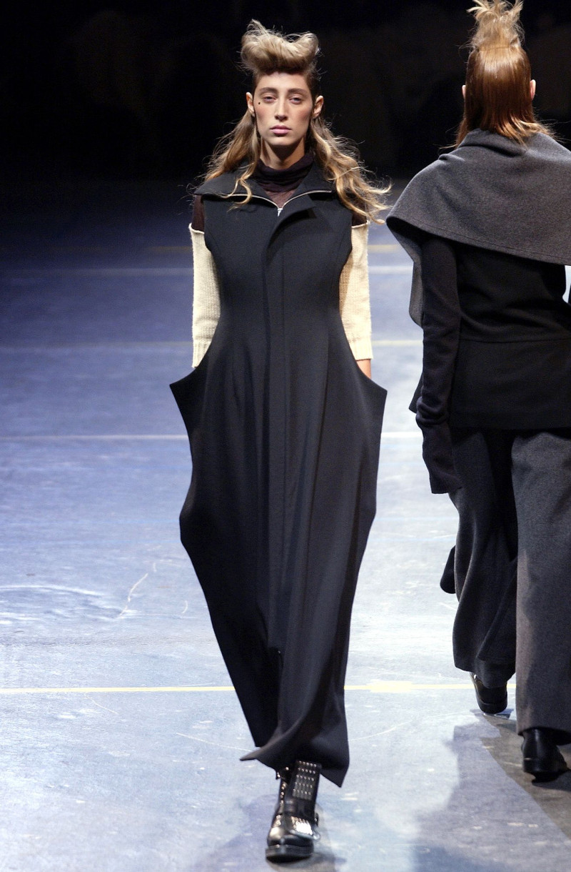 Yohji Yamamoto fashion show for Autumn/Winter 2004