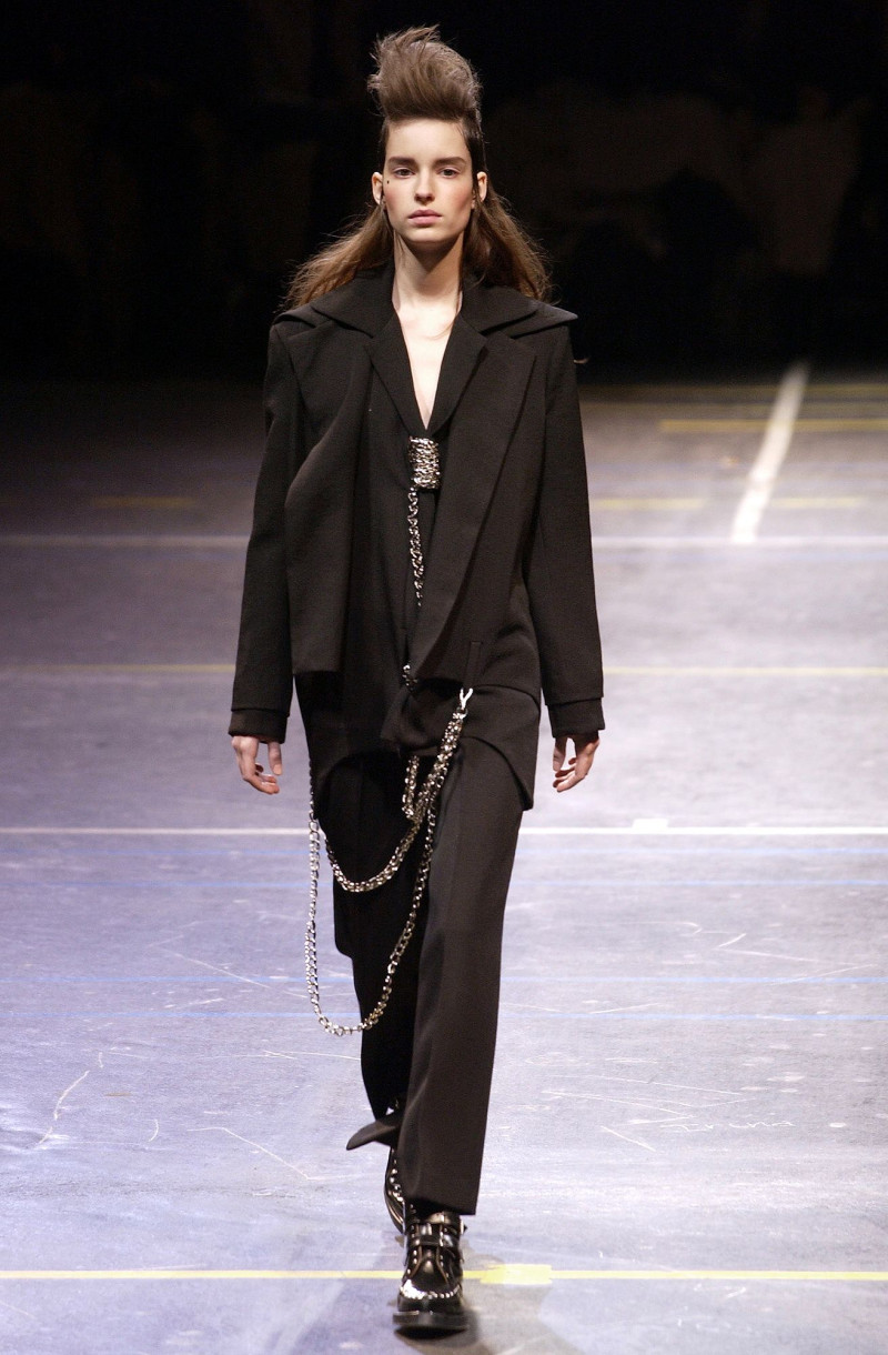 Yohji Yamamoto fashion show for Autumn/Winter 2004