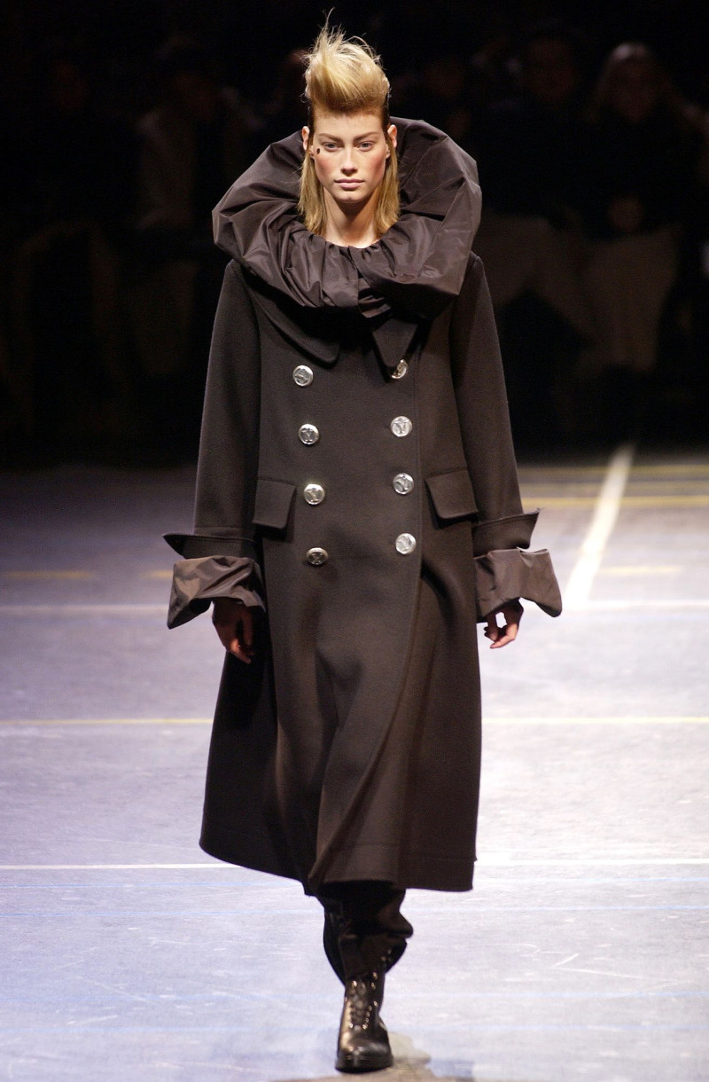 Yohji Yamamoto fashion show for Autumn/Winter 2004