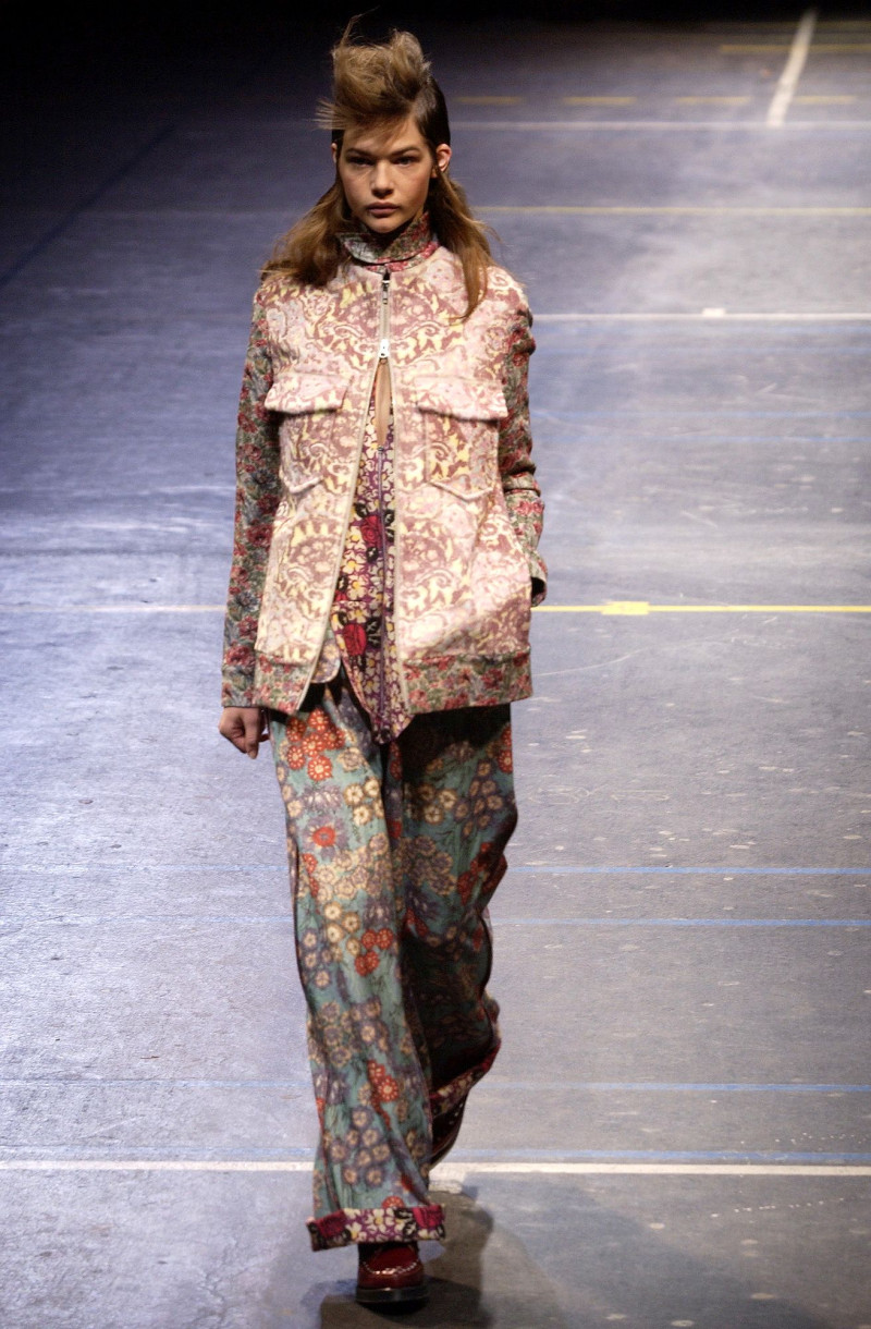 Yohji Yamamoto fashion show for Autumn/Winter 2004