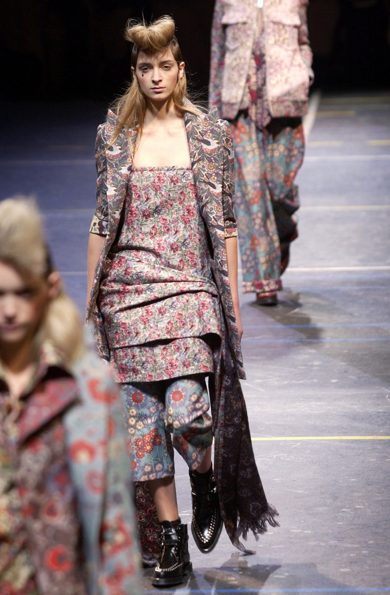 Yohji Yamamoto fashion show for Autumn/Winter 2004