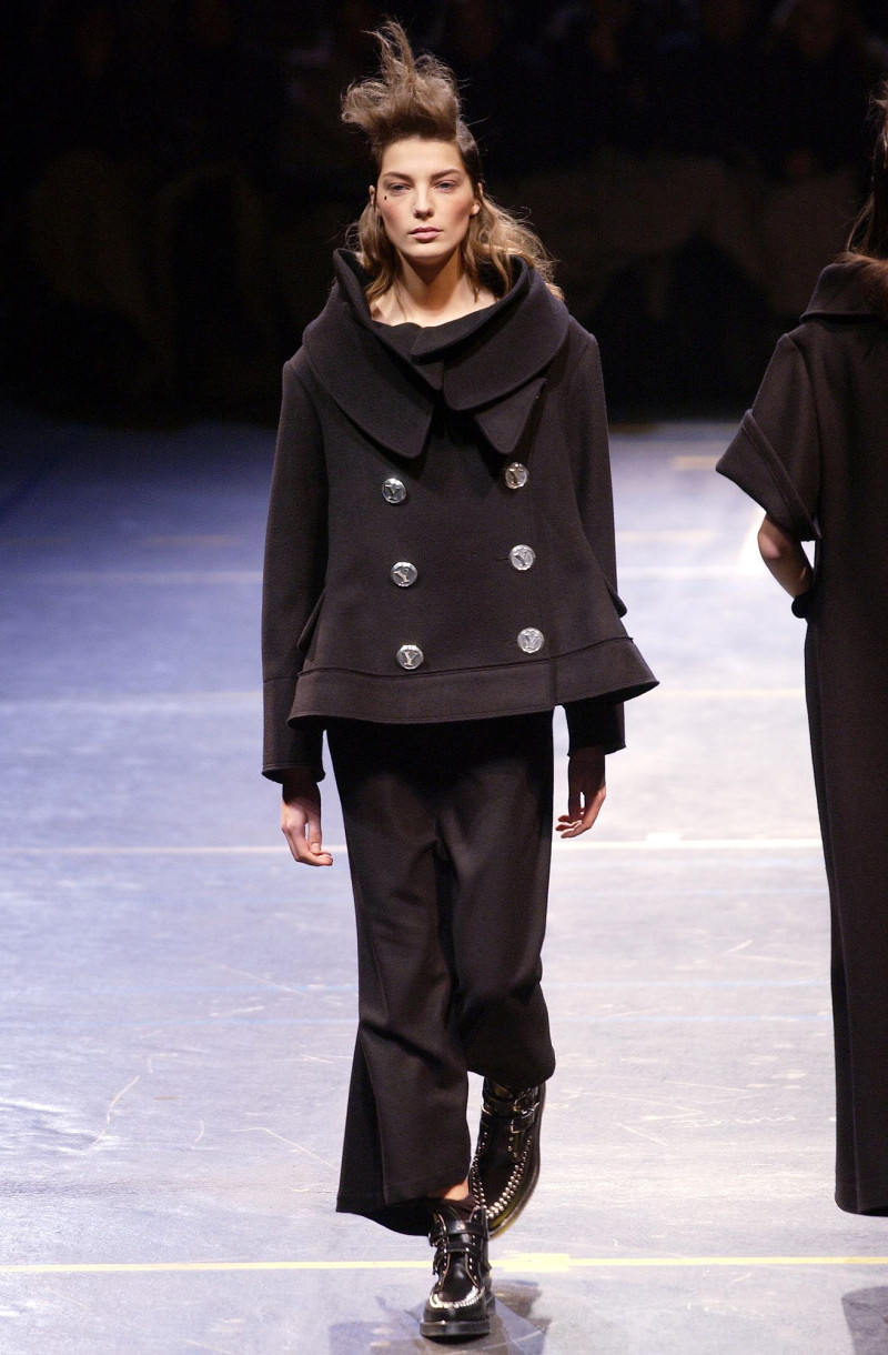 Yohji Yamamoto fashion show for Autumn/Winter 2004