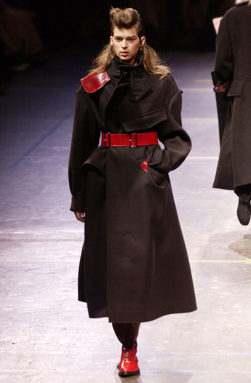 Yohji Yamamoto fashion show for Autumn/Winter 2004