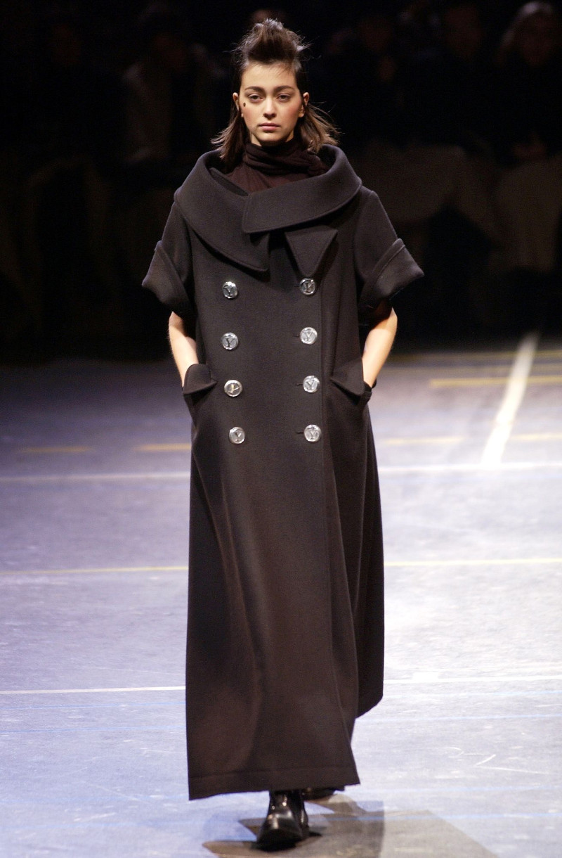 Yohji Yamamoto fashion show for Autumn/Winter 2004