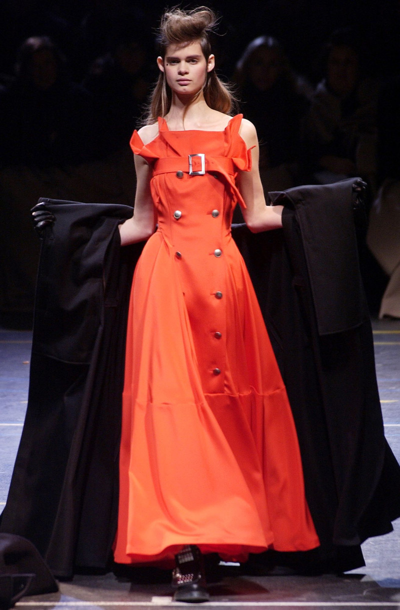 Yohji Yamamoto fashion show for Autumn/Winter 2004