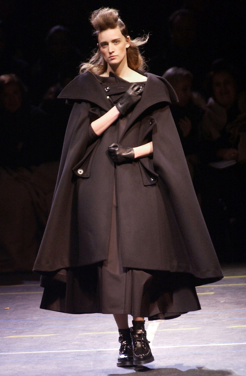 Yohji Yamamoto fashion show for Autumn/Winter 2004