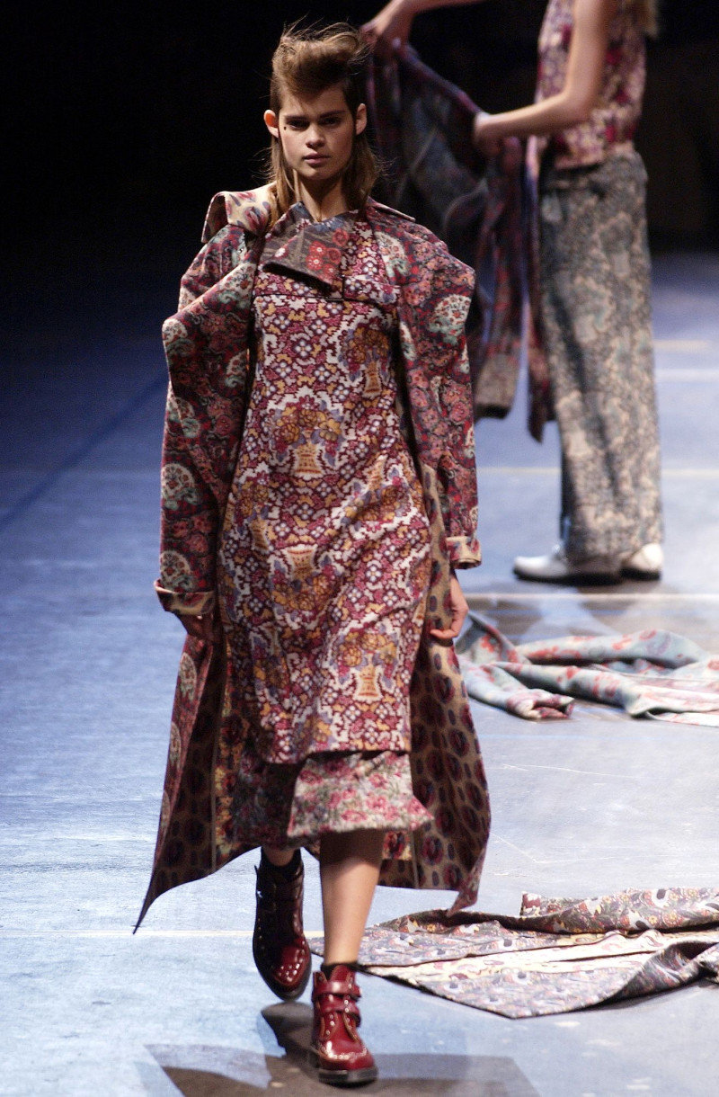 Yohji Yamamoto fashion show for Autumn/Winter 2004