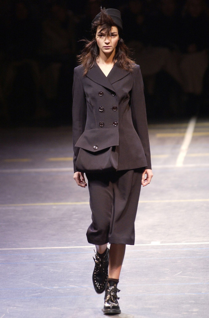 Yohji Yamamoto fashion show for Autumn/Winter 2004