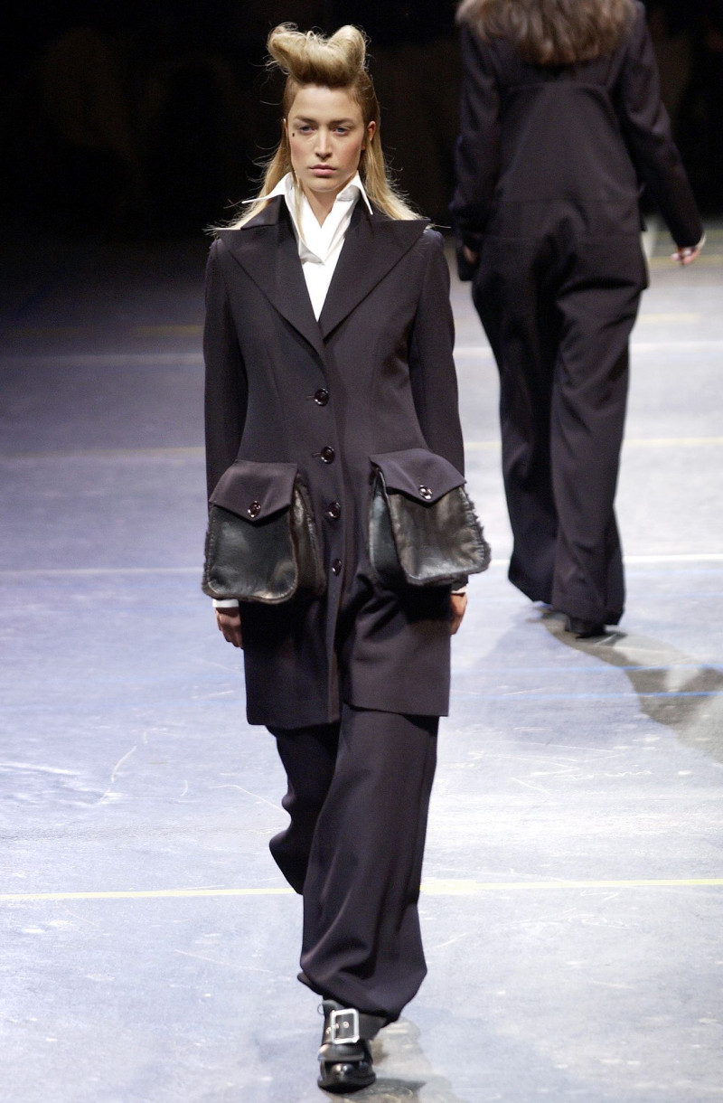 Yohji Yamamoto fashion show for Autumn/Winter 2004