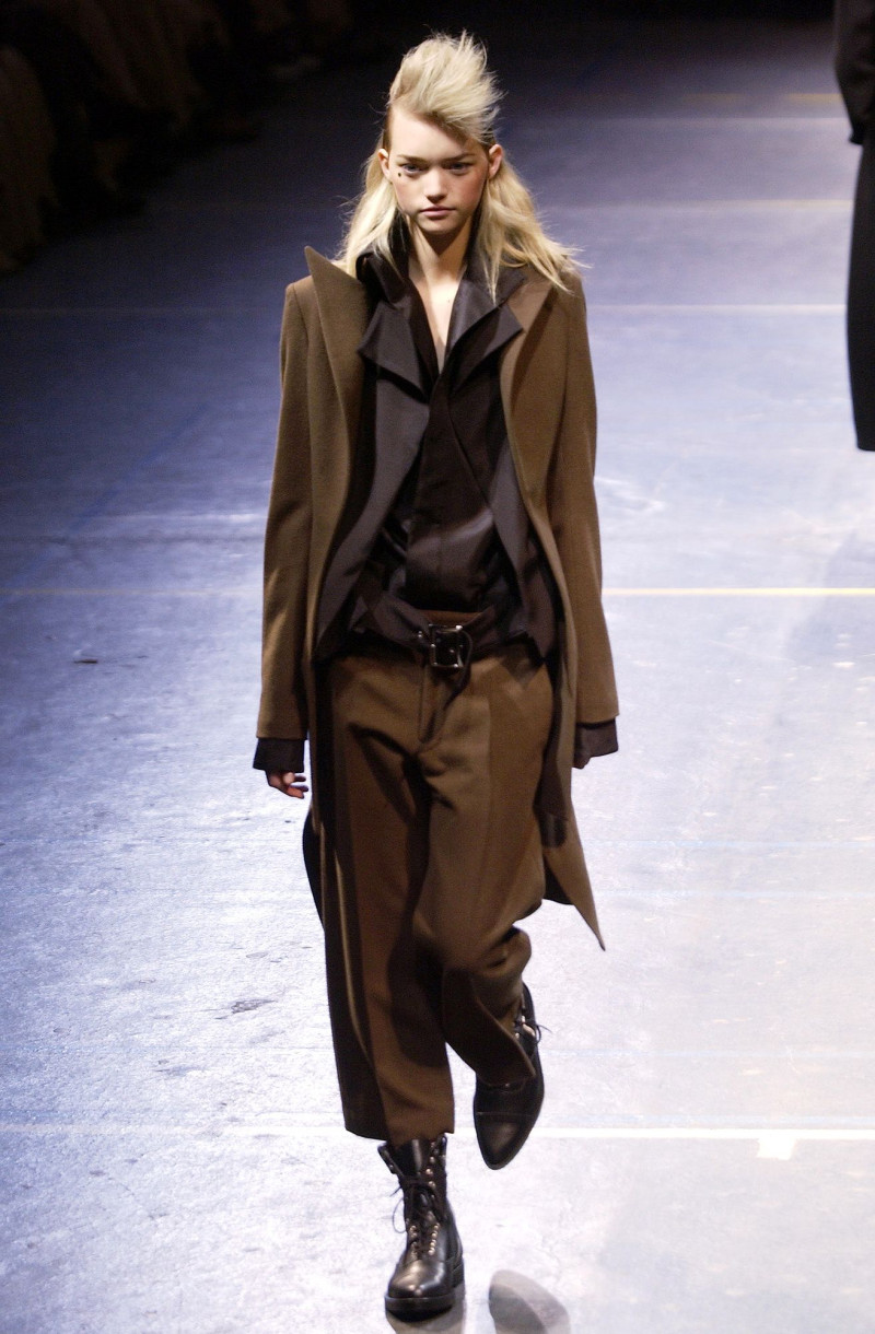 Yohji Yamamoto fashion show for Autumn/Winter 2004