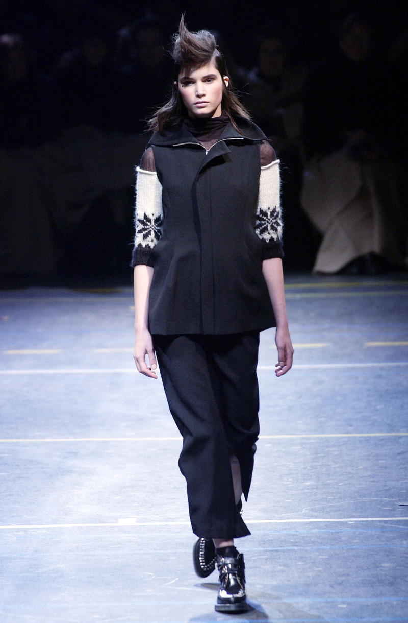 Yohji Yamamoto fashion show for Autumn/Winter 2004