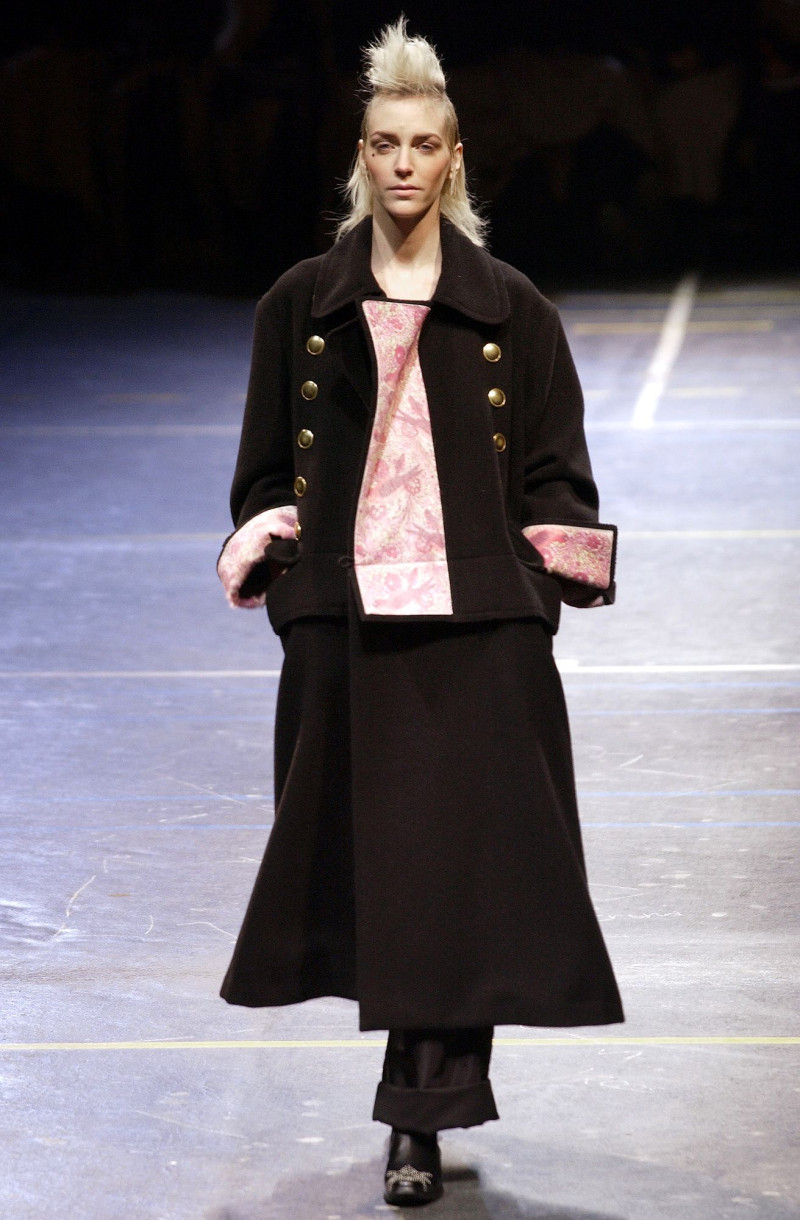 Yohji Yamamoto fashion show for Autumn/Winter 2004