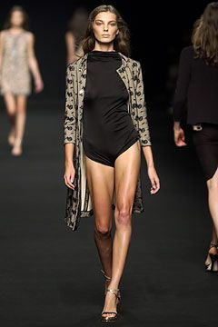 Alessandro Dell\'Acqua fashion show for Spring/Summer 2004