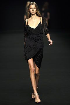 Alessandro Dell\'Acqua fashion show for Spring/Summer 2004