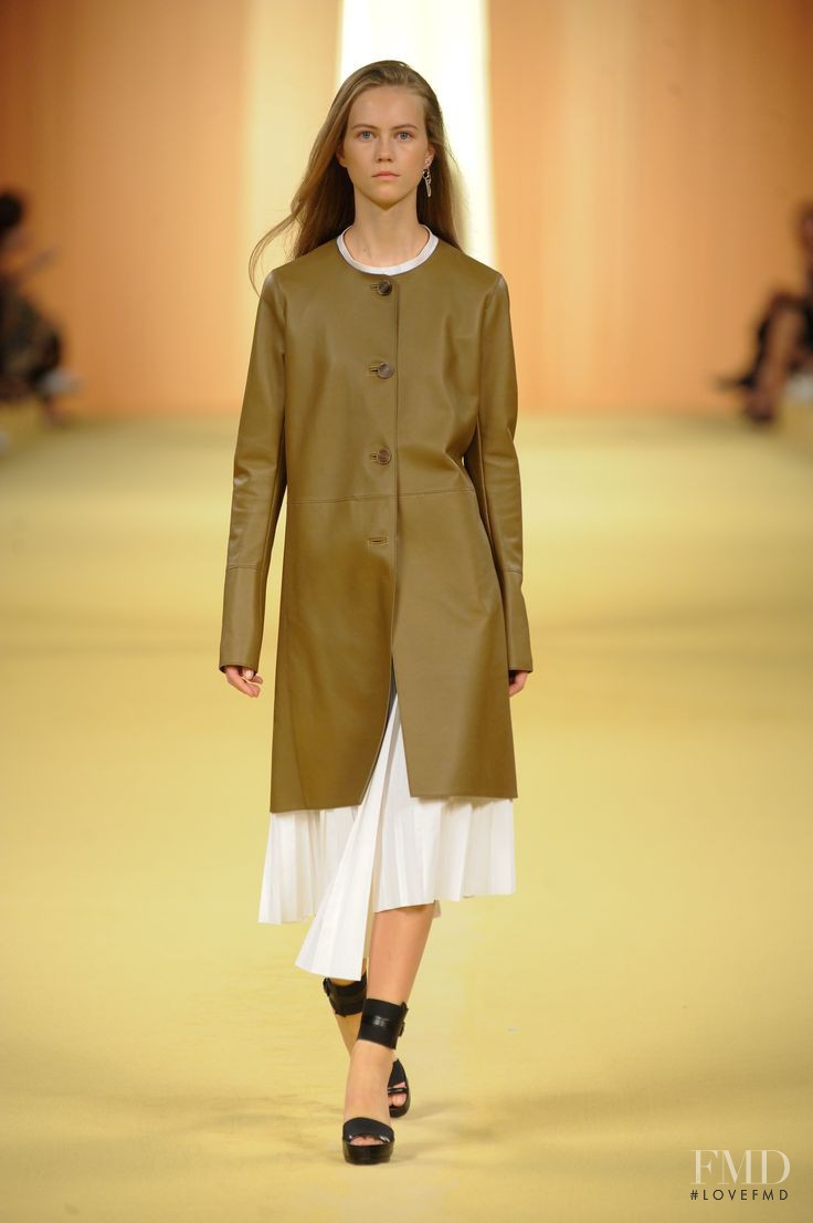 Julie Hoomans featured in  the Hermès fashion show for Spring/Summer 2015