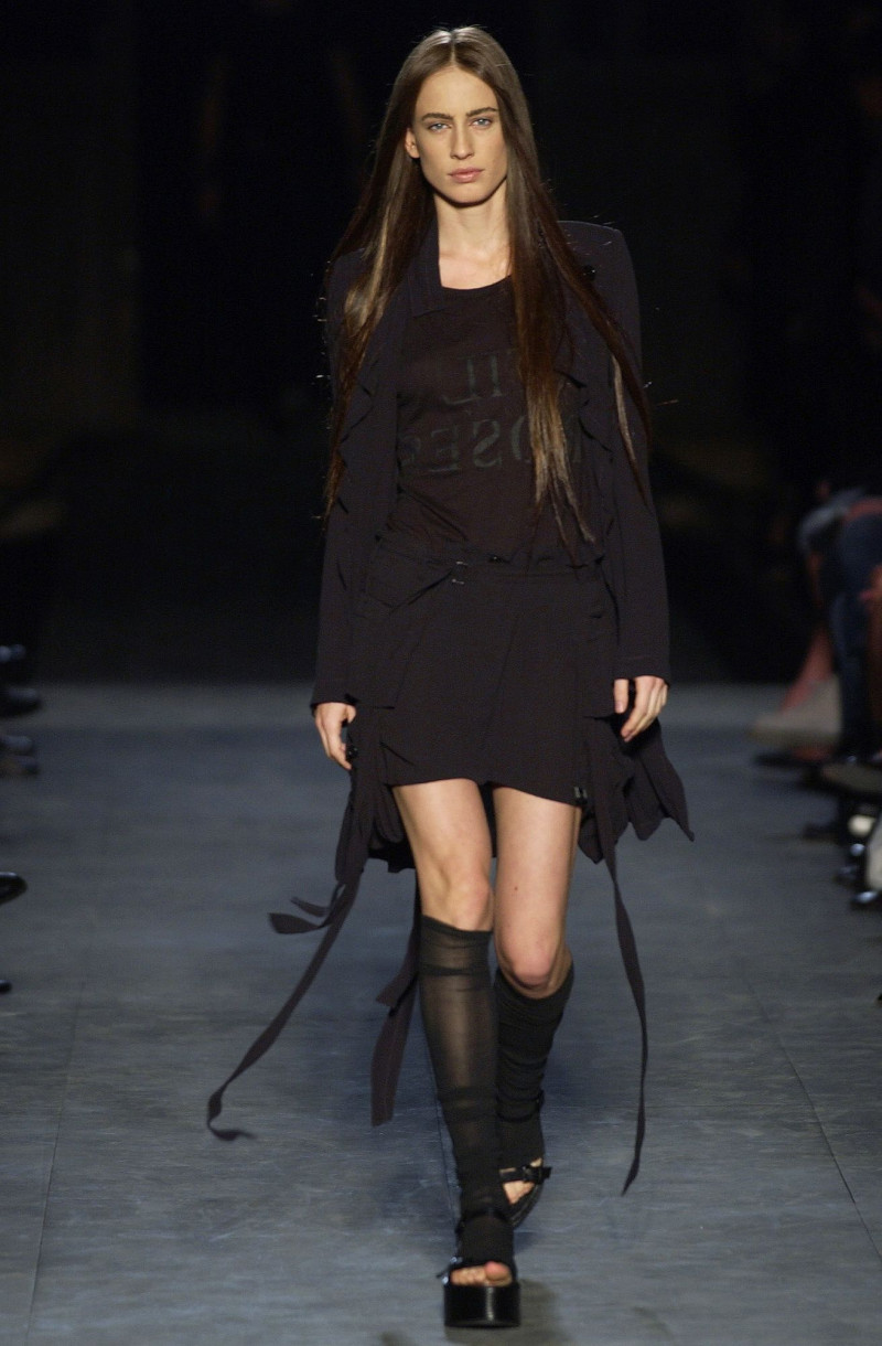 Ann Demeulemeester fashion show for Spring/Summer 2004