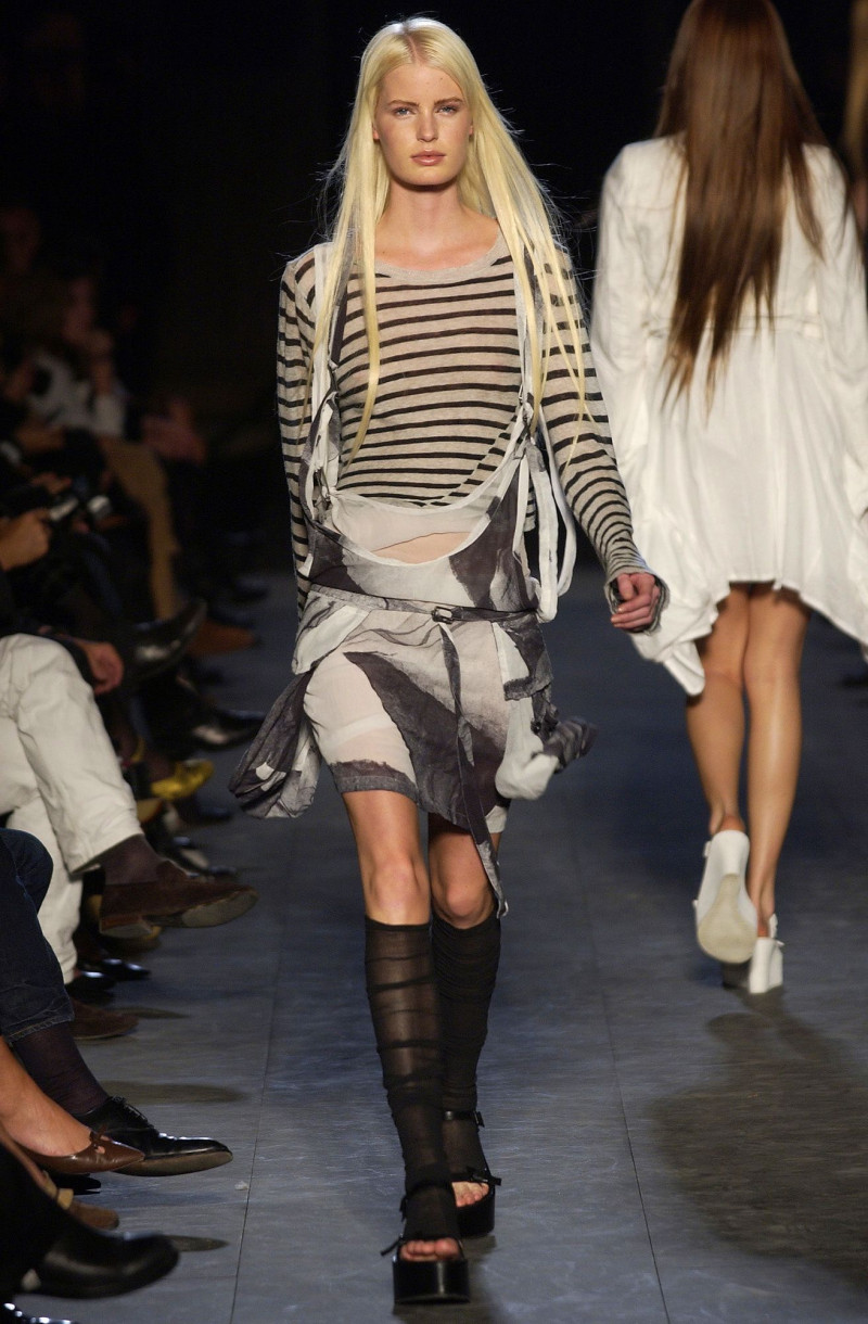 Ann Demeulemeester fashion show for Spring/Summer 2004