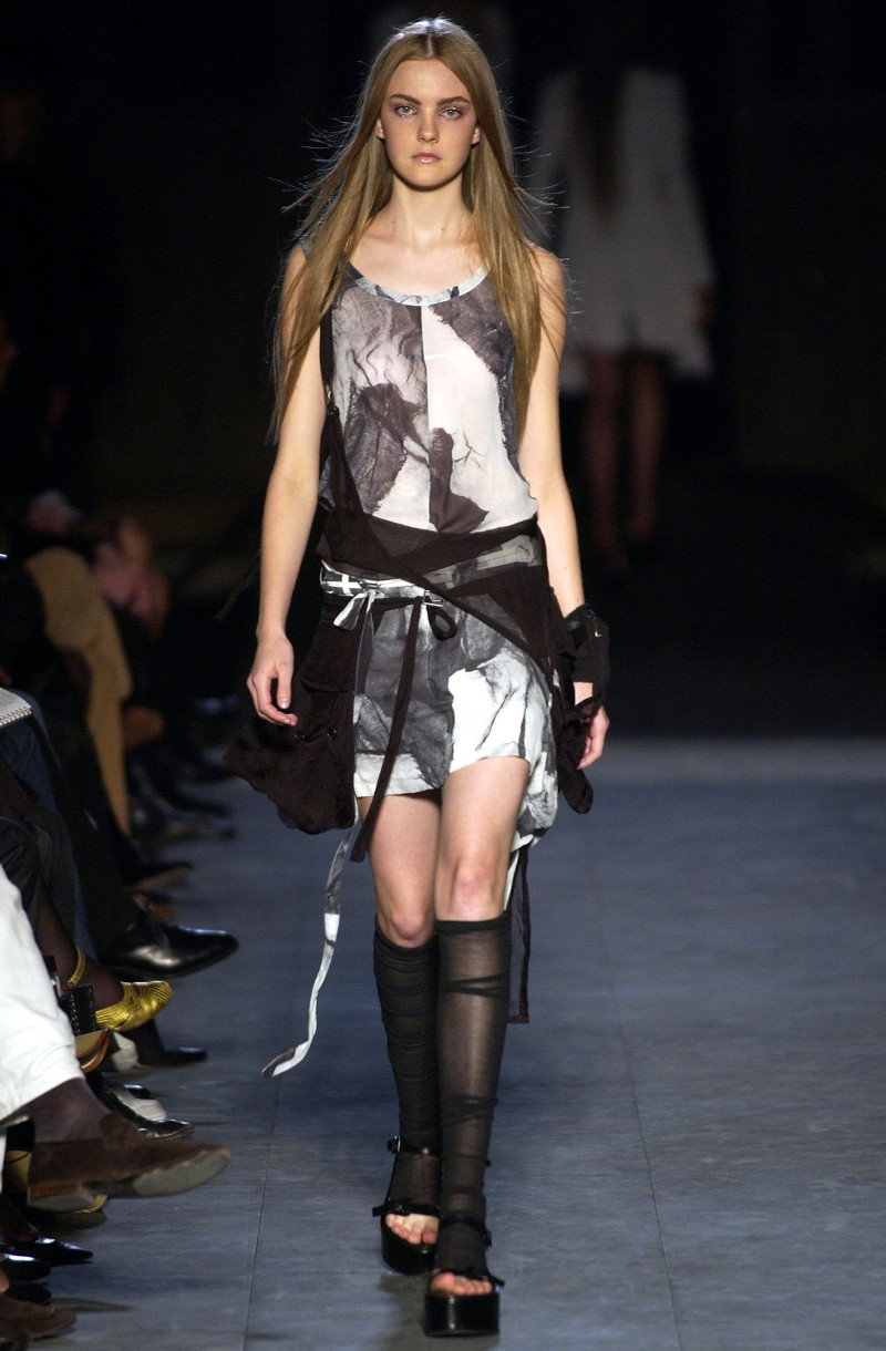 Ann Demeulemeester fashion show for Spring/Summer 2004