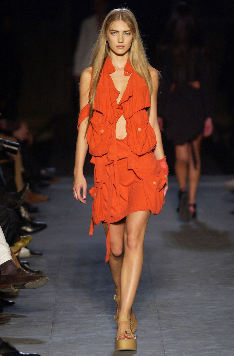 Ann Demeulemeester fashion show for Spring/Summer 2004