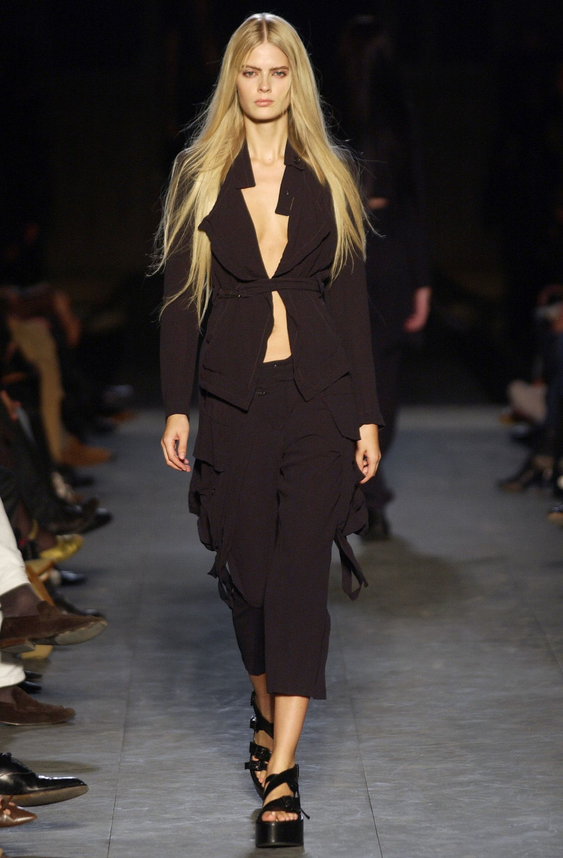 Ann Demeulemeester fashion show for Spring/Summer 2004