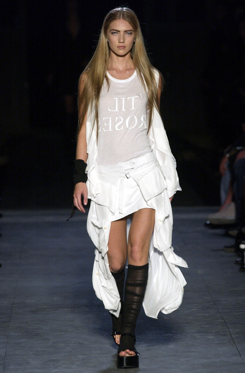 Ann Demeulemeester fashion show for Spring/Summer 2004
