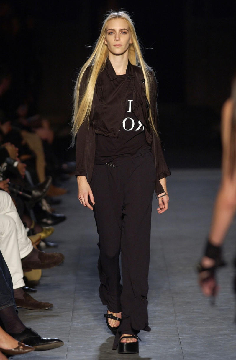 Ann Demeulemeester fashion show for Spring/Summer 2004