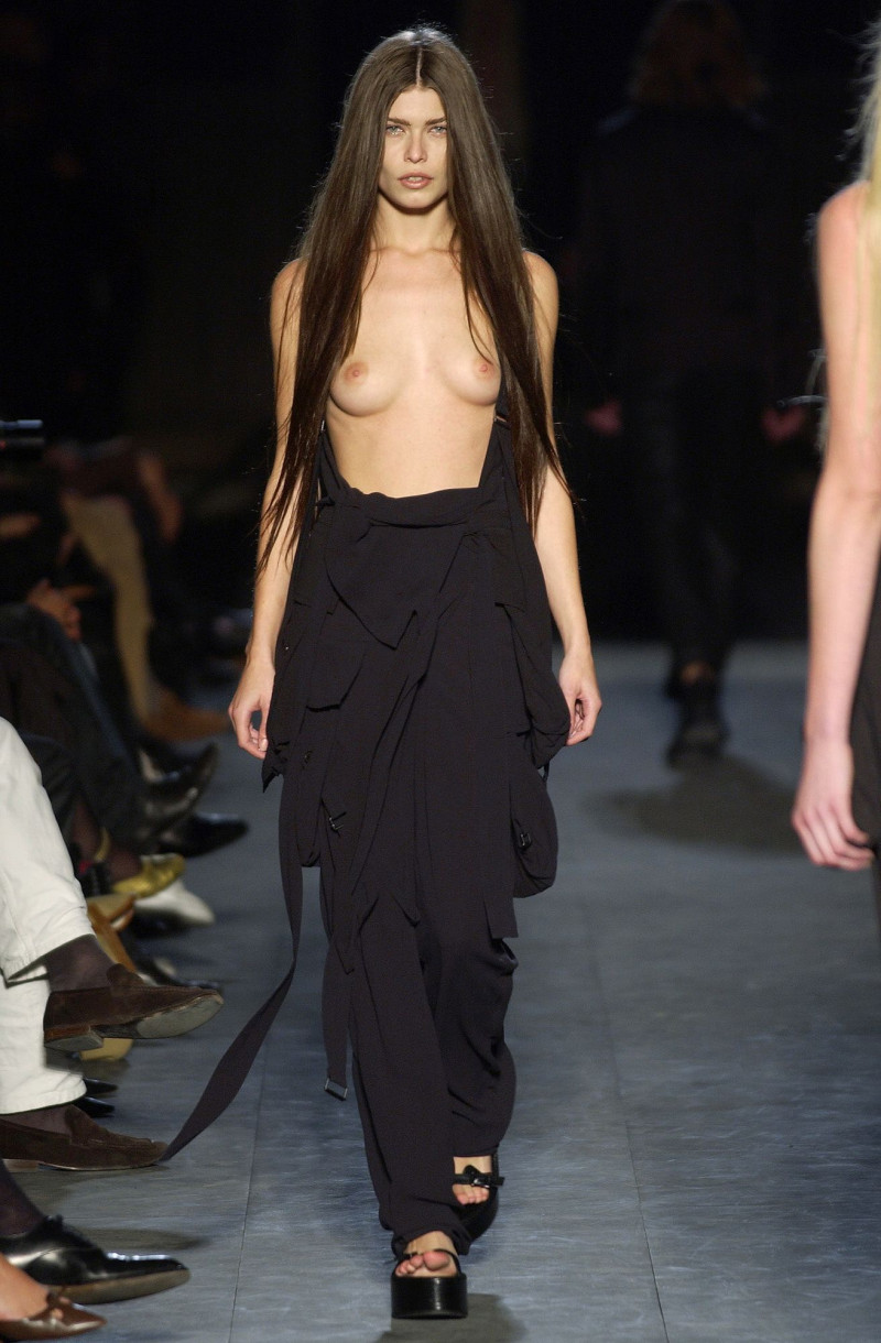 Ann Demeulemeester fashion show for Spring/Summer 2004
